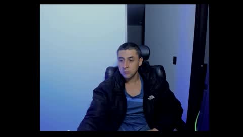 Snapshot of johnny_seens1 chatting on November 11, 12:21 am Johnny online show from November 11, 12:21 am