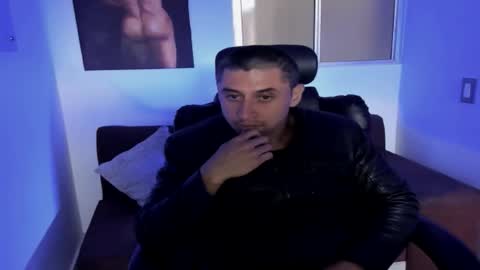 Snapshot of johnny_seens1 chatting on November 18, 9:30 pm Johnny online show from November 18, 9:30 pm