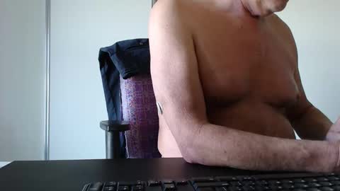 Snapshot of johnny_walker14 chatting on April 29, 11:03 am johnny_walker14 online show from April 29, 11:03 am