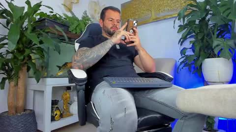 Snapshot of johnnygrayson_ chatting on May 10, 1:22 am JOHNNY online show from May 10, 1:22 am