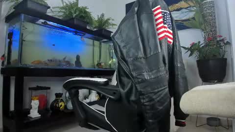 Snapshot of johnnygrayson_ chatting on June 11, 12:32 am JOHNNY online show from June 11, 12:32 am
