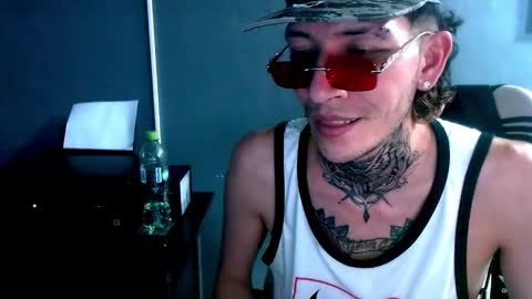 Snapshot of johnsonisaac94_ chatting on December 6, 7:54 am johnsonisaac94 online show from December 6, 7:54 am