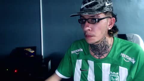 Snapshot of johnsonisaac94_ chatting on December 13, 7:25 am johnsonisaac94 online show from December 13, 7:25 am