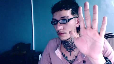 Snapshot of johnsonisaac94_ chatting on December 18, 5:59 am johnsonisaac94 online show from December 18, 5:59 am