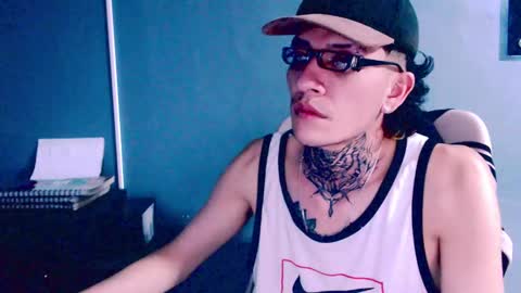 Snapshot of johnsonisaac94_ chatting on December 22, 5:01 am johnsonisaac94 online show from December 22, 5:01 am