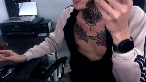 Snapshot of johnsonisaac94_ chatting on February 4, 8:35 am johnsonisaac94 online show from February 4, 8:35 am