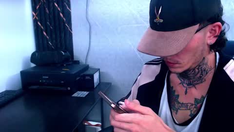 Snapshot of johnsonisaac94_ chatting on February 9, 8:33 am johnsonisaac94 online show from February 9, 8:33 am