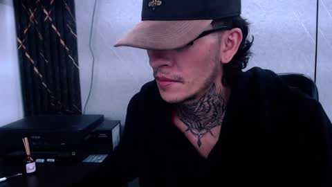 Snapshot of johnsonisaac94_ chatting on February 14, 4:15 am johnsonisaac94 online show from February 14, 4:15 am