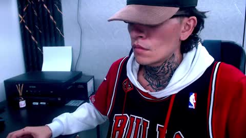 Snapshot of johnsonisaac94_ chatting on February 16, 4:42 am johnsonisaac94 online show from February 16, 4:42 am