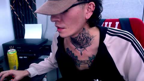 Snapshot of johnsonisaac94_ chatting on February 16, 7:48 am johnsonisaac94 online show from February 16, 7:48 am