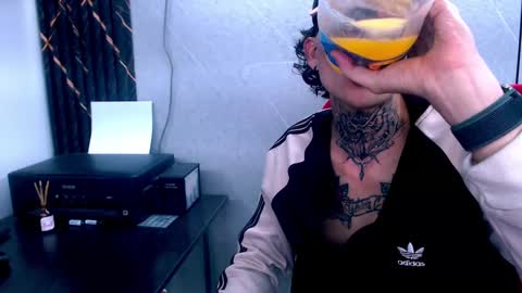 Snapshot of johnsonisaac94_ chatting on February 16, 10:54 am johnsonisaac94 online show from February 16, 10:54 am