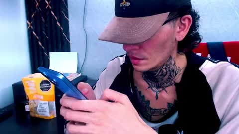 Snapshot of johnsonisaac94_ chatting on February 17, 7:15 am johnsonisaac94 online show from February 17, 7:15 am