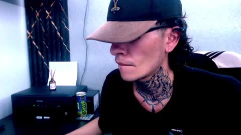 Snapshot of johnsonisaac94_ chatting on February 19, 4:44 am johnsonisaac94 online show from February 19, 4:44 am