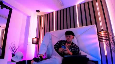 Snapshot of johnsonisaac94_ chatting on September 17, 1:29 am johnsonisaac94 online show from September 17, 1:29 am
