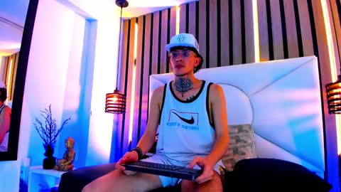 Snapshot of johnsonisaac94_ chatting on October 15, 3:06 am johnsonisaac94 online show from October 15, 3:06 am