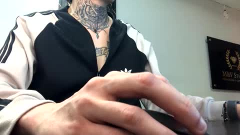 Snapshot of johnsonisaac94_ chatting on November 30, 7:01 am johnsonisaac94 online show from November 30, 7:01 am