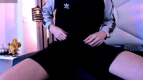 Snapshot of johnsonisaac94_ chatting on January 19, 3:54 am johnsonisaac94 online show from January 19, 3:54 am