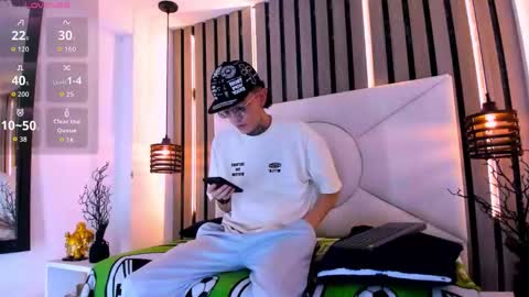 Snapshot of johnsonisaac94_ chatting on March 1, 11:51 pm johnsonisaac94 online show from March 1, 11:51 pm