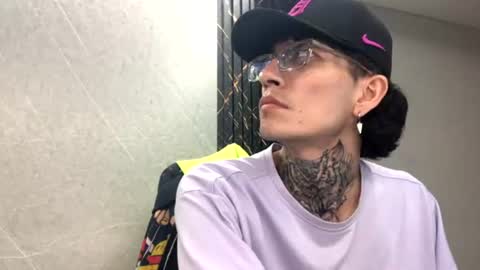 Snapshot of johnsonisaac94_ chatting on August 1, 8:24 am johnsonisaac94 online show from August 1, 8:24 am