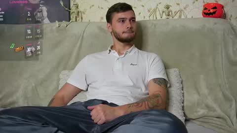 Snapshot of johnstoneisland chatting on October 7, 6:49 pm John online show from October 7, 6:49 pm