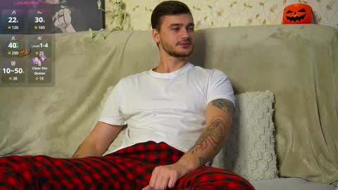 Snapshot of johnstoneisland chatting on October 17, 8:06 am John online show from October 17, 8:06 am