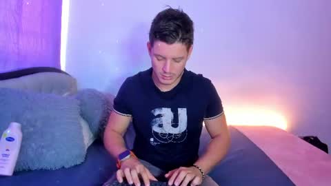 Snapshot of johnycooper08 chatting on July 17, 12:34 pm johnycooper08 online show from July 17, 12:34 pm