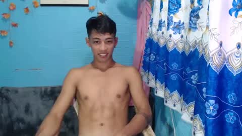 Snapshot of johnydestroyer chatting on February 4, 11:27 am johnydestroyer online show from February 4, 11:27 am