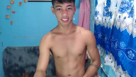 Snapshot of johnydestroyer chatting on February 12, 12:27 am johnydestroyer online show from February 12, 12:27 am