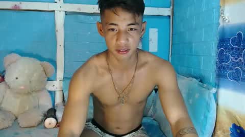 Snapshot of johnydestroyer chatting on November 9, 10:41 pm johnydestroyer online show from November 9, 10:41 pm