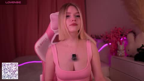 Snapshot of joice_queen chatting on March 22, 12:47 am Paula online show from March 22, 12:47 am