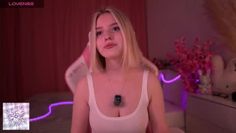 Snapshot of joice_queen chatting on April 11, 12:59 am Paula online show from April 11, 12:59 am