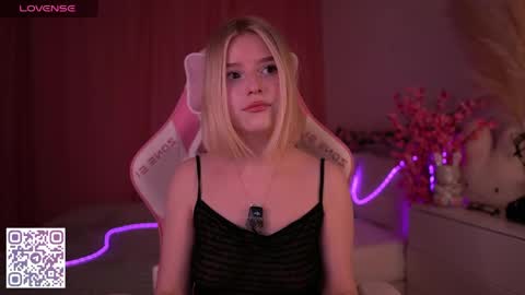 Snapshot of joice_queen chatting on April 13, 1:11 am Paula online show from April 13, 1:11 am