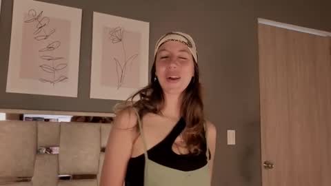 Snapshot of jolie_lov chatting on November 19, 1:33 pm jolie_lov online show from November 19, 1:33 pm