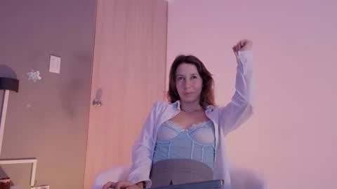 Snapshot of jolie_lov chatting on November 28, 3:04 pm jolie_lov online show from November 28, 3:04 pm