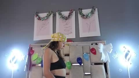 Snapshot of jolie_lov chatting on December 15, 1:26 pm jolie_lov online show from December 15, 1:26 pm