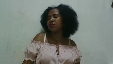 joliedonnue online show from December 4, 2:26 pm