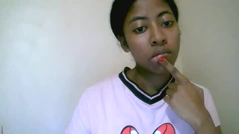Snapshot of joliekah27 chatting on May 16, 10:36 am joliekah27 online show from May 16, 10:36 am