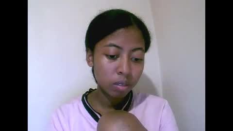 Snapshot of joliekah27 chatting on May 17, 10:44 am joliekah27 online show from May 17, 10:44 am