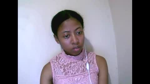 Snapshot of joliekah27 chatting on May 21, 9:33 pm joliekah27 online show from May 21, 9:33 pm