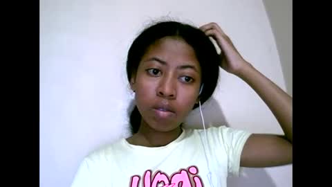 Snapshot of joliekah27 chatting on May 26, 9:33 pm joliekah27 online show from May 26, 9:33 pm