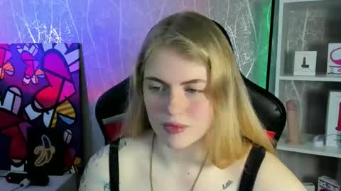 Snapshot of jolly_doll_ chatting on May 18, 4:18 am Jolly online show from May 18, 4:18 am