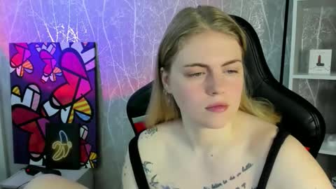 Snapshot of jolly_doll_ chatting on May 22, 4:52 am Jolly online show from May 22, 4:52 am