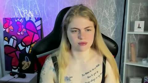 Snapshot of jolly_doll_ chatting on May 23, 3:01 am Jolly online show from May 23, 3:01 am