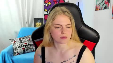 Snapshot of jolly_doll_ chatting on June 5, 6:52 am Jolly online show from June 5, 6:52 am