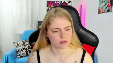 Snapshot of jolly_doll_ chatting on June 6, 4:39 am Jolly online show from June 6, 4:39 am