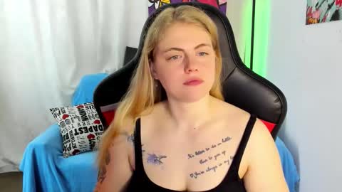 Snapshot of jolly_doll_ chatting on June 9, 3:07 am Jolly online show from June 9, 3:07 am