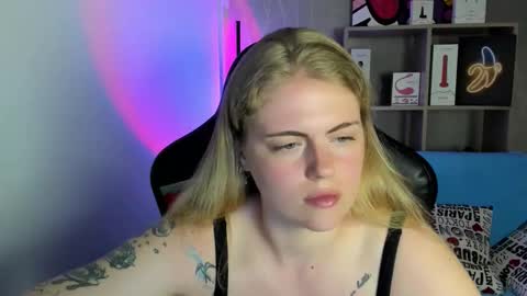 Snapshot of jolly_doll_ chatting on June 11, 7:39 am Jolly online show from June 11, 7:39 am