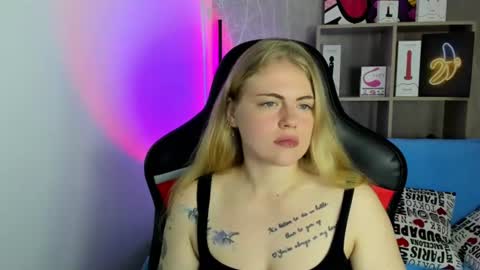 Snapshot of jolly_doll_ chatting on June 12, 3:05 am Jolly online show from June 12, 3:05 am