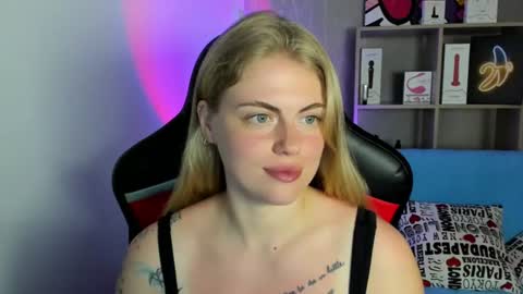Snapshot of jolly_doll_ chatting on June 16, 5:43 am Jolly online show from June 16, 5:43 am