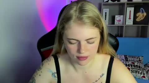 Snapshot of jolly_doll_ chatting on June 17, 2:58 am Jolly online show from June 17, 2:58 am